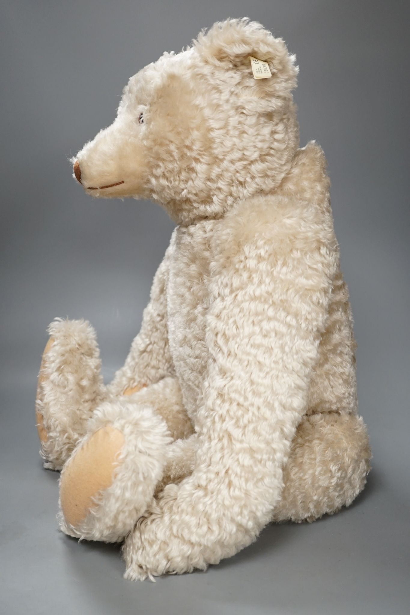 A replica white 1908 Steiff, 1994, with box and certificate